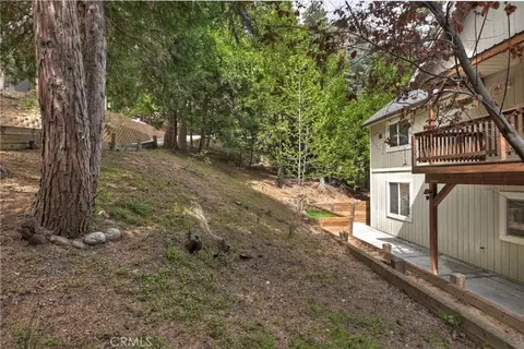 Exterior - 28589 Shenandoah Dr, Lake Arrowhead, CA 92352 photo 8 of 11