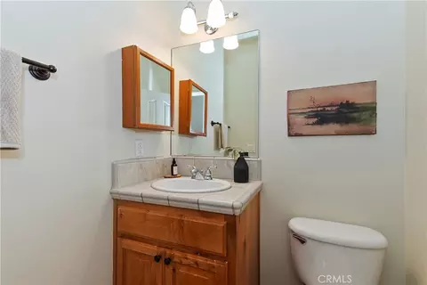 Bath - 28589 Shenandoah Dr, Lake Arrowhead, CA 92352 photo 1 of 4