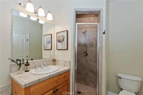 Bath - 28589 Shenandoah Dr, Lake Arrowhead, CA 92352 photo 3 of 4