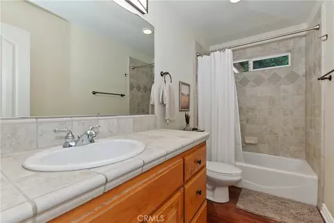 Bath - 28589 Shenandoah Dr, Lake Arrowhead, CA 92352 photo 4 of 4