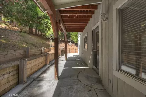 Exterior - 28589 Shenandoah Dr, Lake Arrowhead, CA 92352 photo 4 of 11