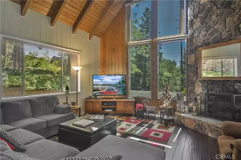 1353 Golden Rule Ln, Lake Arrowhead, CA 92352