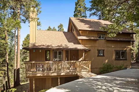267 Pioneer Rd, Lake Arrowhead, CA 92352