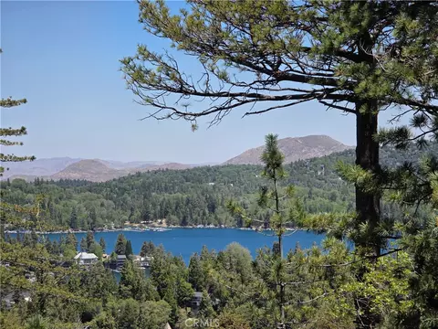 551 Raccoon Ct, Lake Arrowhead, CA 92352
