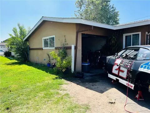 122 E Pioneer Ave, Redlands, CA 92374 photo 2