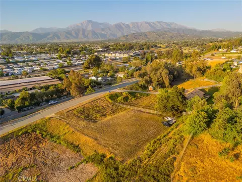 34077 5th Pl, Yucaipa, CA 92399 photo 3