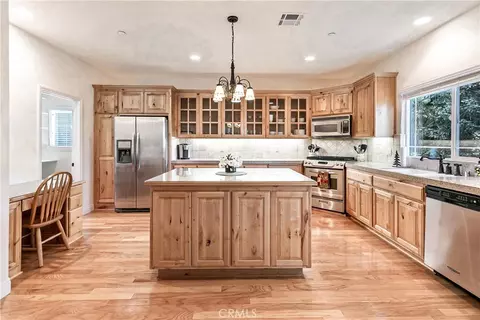 27376 Pinewood Dr, Lake Arrowhead, CA 92352