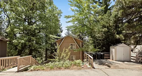 30909 Summit Dr, Running Springs, CA 92382