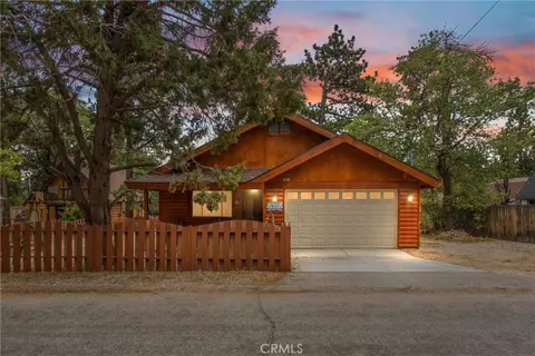 533 Sunset Ln, Sugarloaf, CA 92386