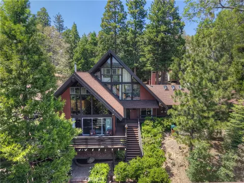 27280 Peninsula Dr, Lake Arrowhead, CA 92352