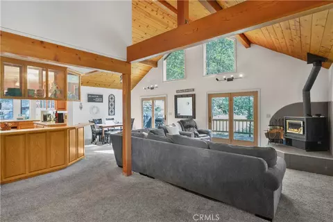 77 Park Dr, Running Springs, CA 92382