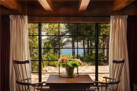 324 Summit Dr, Lake Arrowhead, CA 92352