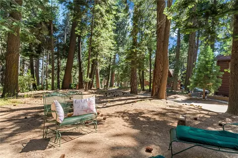 Exterior - 27917 Squirrel Ln, Lake Arrowhead, CA 92352 photo 6 of 10