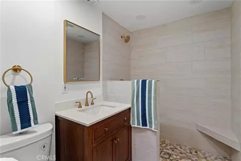 Bath - 27917 Squirrel Ln, Lake Arrowhead, CA 92352 photo 2 of 2