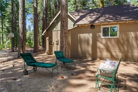 Exterior - 27917 Squirrel Ln, Lake Arrowhead, CA 92352 photo 5 of 10