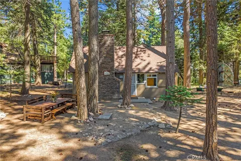 27917 Squirrel Ln, Lake Arrowhead, CA 92352