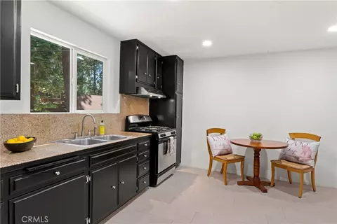 Kitchen - 27917 Squirrel Ln, Lake Arrowhead, CA 92352 photo 3 of 3