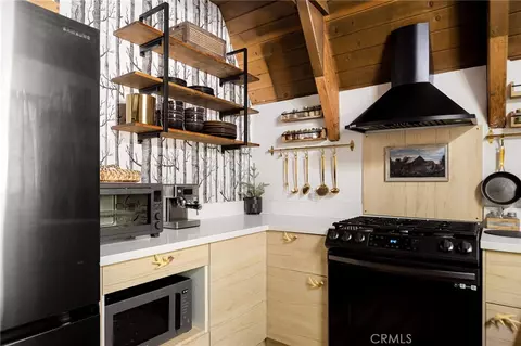 Kitchen - 350 S Fairway Dr, Lake Arrowhead, CA 92352 photo 2 of 3