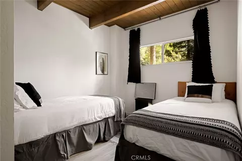 Bedroom - 350 S Fairway Dr, Lake Arrowhead, CA 92352 photo 8 of 9