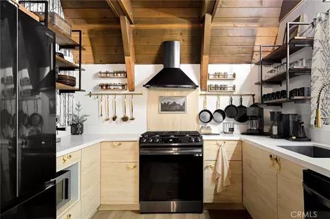Kitchen - 350 S Fairway Dr, Lake Arrowhead, CA 92352 photo 1 of 3