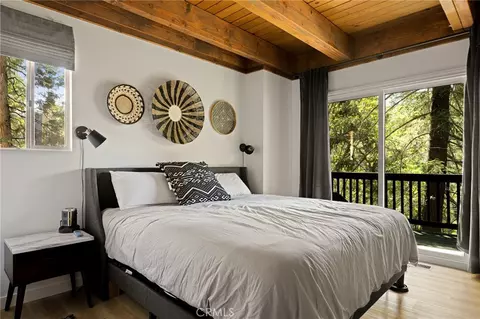 Bedroom - 350 S Fairway Dr, Lake Arrowhead, CA 92352 photo 2 of 9