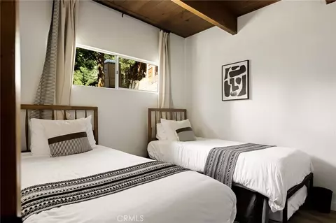 Bedroom - 350 S Fairway Dr, Lake Arrowhead, CA 92352 photo 5 of 9