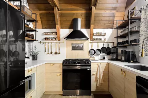 Kitchen - 350 S Fairway Dr, Lake Arrowhead, CA 92352 photo 1 of 3