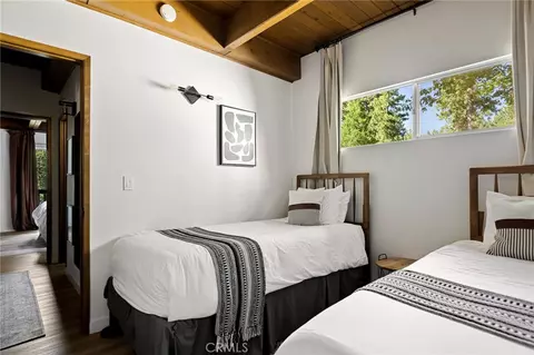 Bedroom - 350 S Fairway Dr, Lake Arrowhead, CA 92352 photo 6 of 9