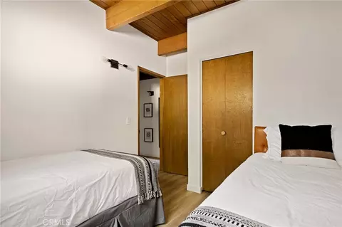 Bedroom - 350 S Fairway Dr, Lake Arrowhead, CA 92352 photo 9 of 9