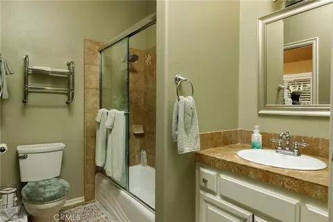 Bath - 28575 Manitoba Dr, Lake Arrowhead, CA 92352 photo 6 of 6