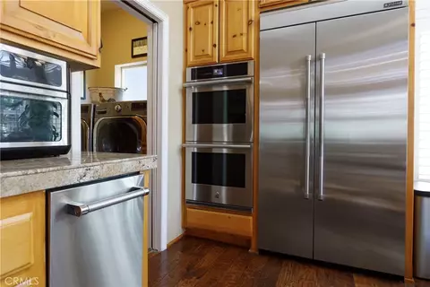 Kitchen - 28575 Manitoba Dr, Lake Arrowhead, CA 92352 photo 3 of 3