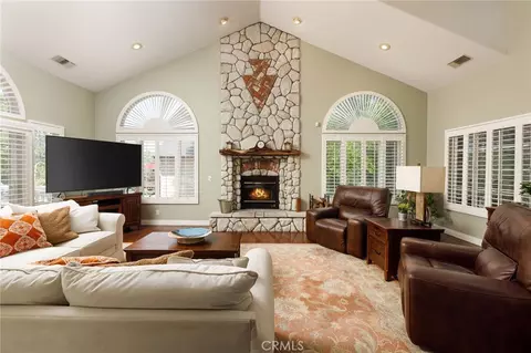 Living - 28575 Manitoba Dr, Lake Arrowhead, CA 92352 photo 1 of 2