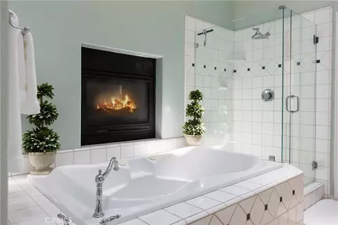Bath - 28575 Manitoba Dr, Lake Arrowhead, CA 92352 photo 3 of 6