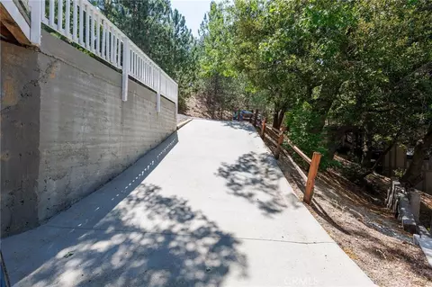 Exterior - 28575 Manitoba Dr, Lake Arrowhead, CA 92352 photo 22 of 26