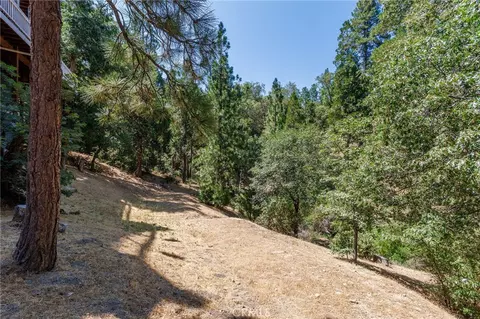 Exterior - 28575 Manitoba Dr, Lake Arrowhead, CA 92352 photo 20 of 26