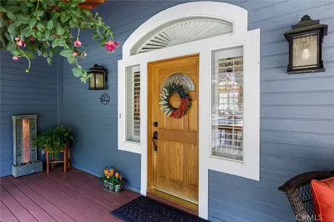 Entry Way - 28575 Manitoba Dr, Lake Arrowhead, CA 92352 photo 1 of 2