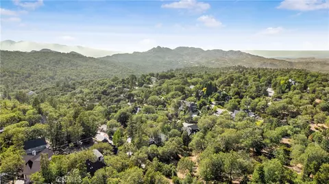 View/Area - 28992 Banff Dr, Lake Arrowhead, CA 92352 photo 2 of 2