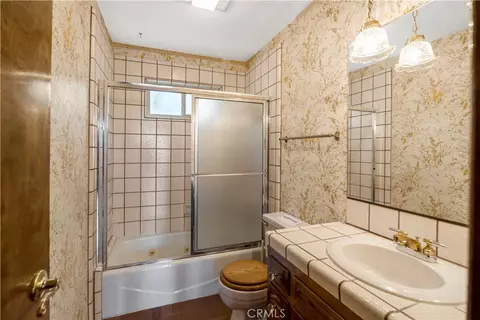 Bath - 28992 Banff Dr, Lake Arrowhead, CA 92352 photo 1 of 3