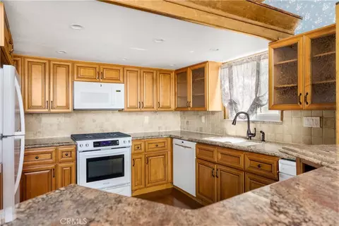 Kitchen - 28992 Banff Dr, Lake Arrowhead, CA 92352 photo 1 of 1