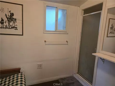 Bath - 25035 Moon Dr, Crestline, CA 92325 photo 1 of 2