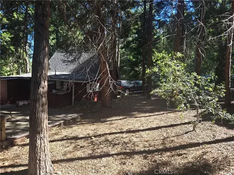 Exterior - 25035 Moon Dr, Crestline, CA 92325 photo 4 of 5
