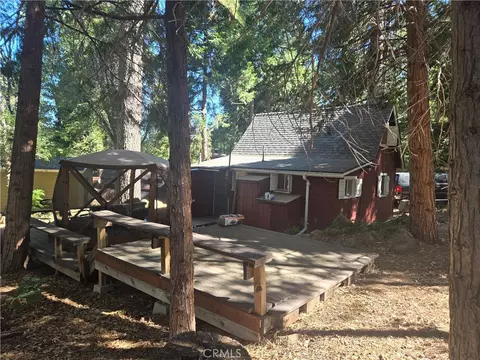 Exterior - 25035 Moon Dr, Crestline, CA 92325 photo 3 of 5