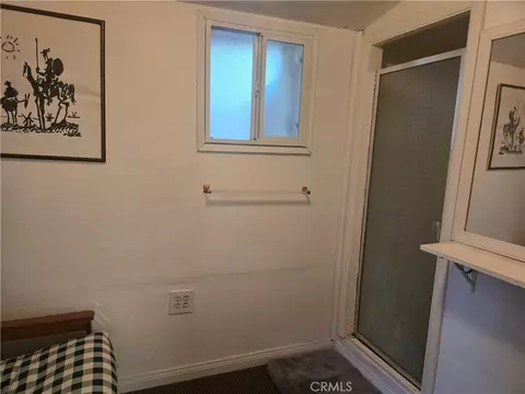 Bath - 25035 Moon Dr, Crestline, CA 92325 photo 1 of 2