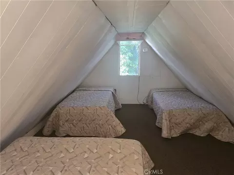 Bedroom - 25035 Moon Dr, Crestline, CA 92325 photo 2 of 3