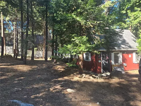 Exterior - 25035 Moon Dr, Crestline, CA 92325 photo 2 of 5