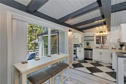 Kitchen - 580 Lucerne Dr, Big Bear Lake, CA 92315 photo 1 of 6
