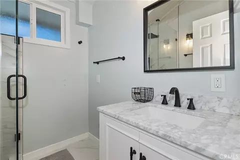 Bath - 580 Lucerne Dr, Big Bear Lake, CA 92315 photo 2 of 3