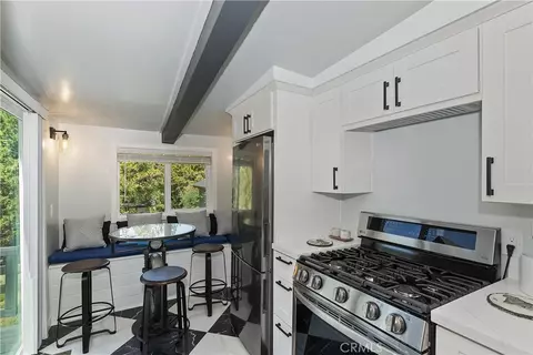 Kitchen - 580 Lucerne Dr, Big Bear Lake, CA 92315 photo 6 of 6