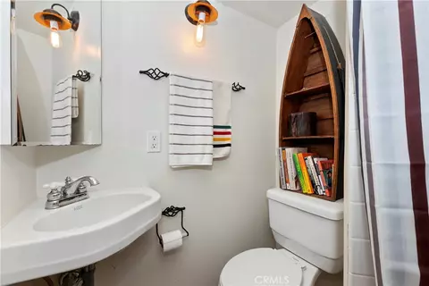 Bath - 714 Blue Jay Canyon Rd, Blue Jay, CA 92317 photo 1 of 1