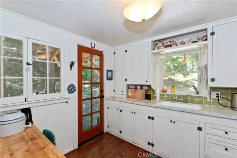 Kitchen - 714 Blue Jay Canyon Rd, Blue Jay, CA 92317 photo 2 of 3